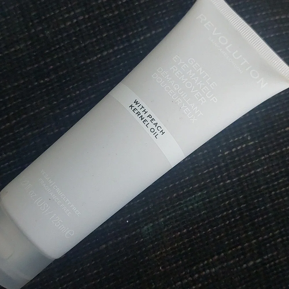 NEW‎ Makeup Revolution eye makeup remover